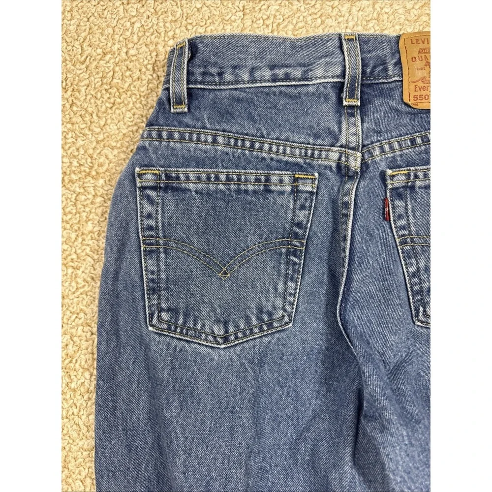 Vintage Levi's 550 Jeans Fits 26x32 Medium Wash Relaxed Tapered Batwing